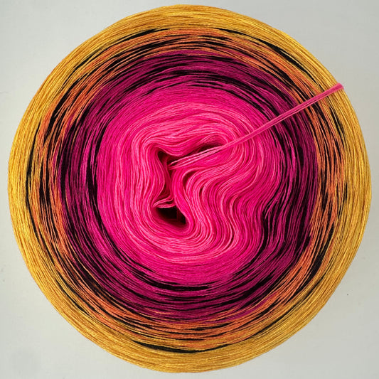 Farbverlauf Bobbel von innen nach aussen Pink, Dunkelpink, Schwarz, Orange und Curry