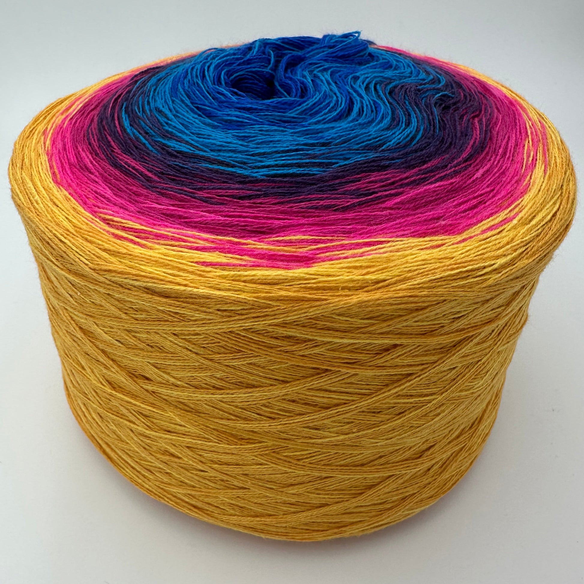 Farbverlauf Bobbel von inne nach aussen dunkelblau, Blau, Lila, Pink und Curry