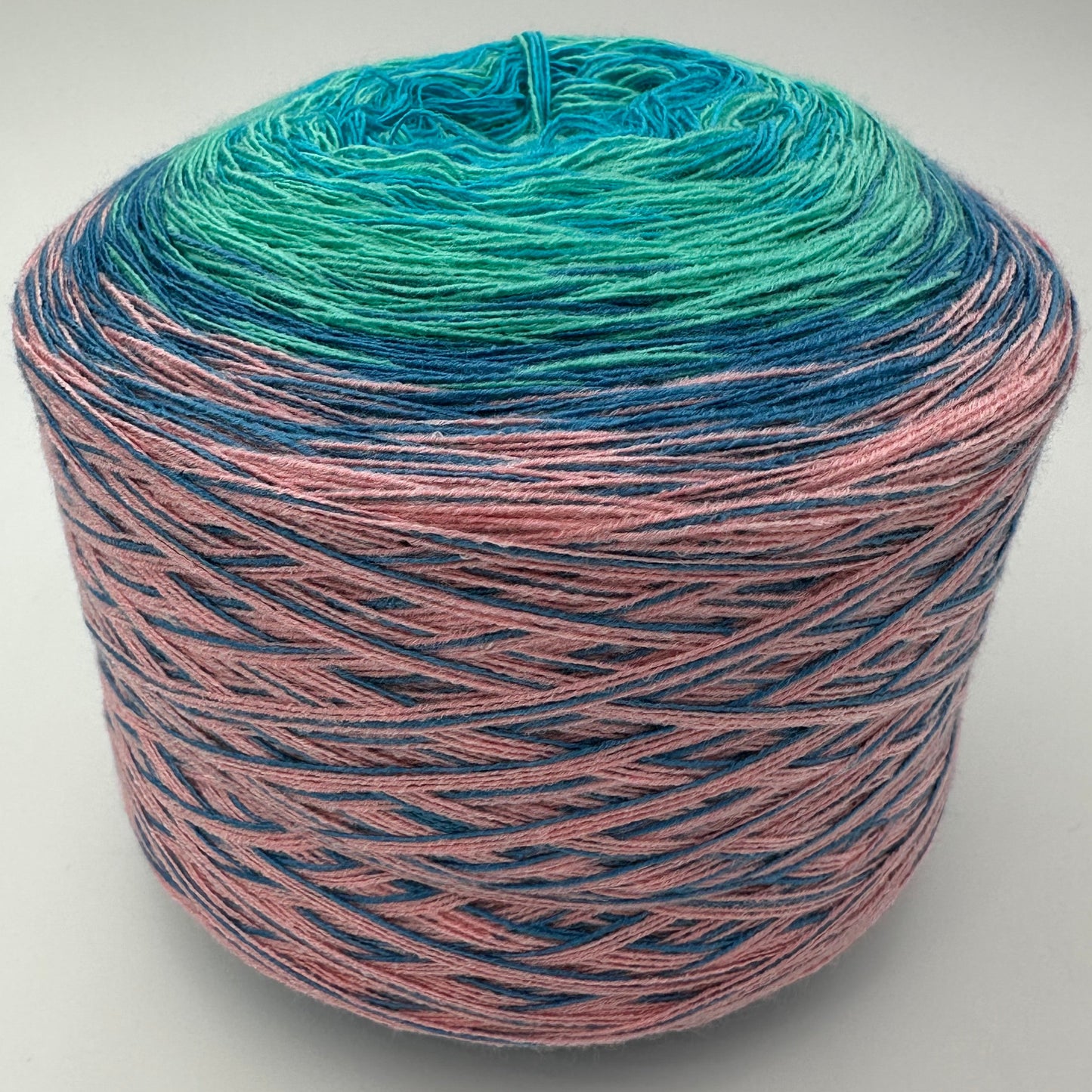 Modaler Farbverlauf von innen nach aussen Türkis, Grün, Blau und Rosa