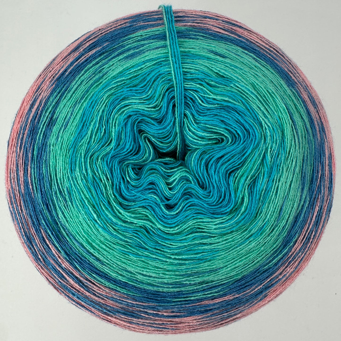 Modaler Farbverlauf von innen nach aussen Türkis, Grün, Blau und Rosa